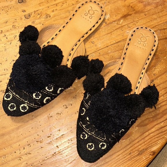 Anthropologie Shoes - FIGUE sz 10 IRIS Black patterned pom-pom mules, preowned BoHo Anthropologie